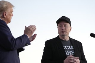 Elon Musk (à dr.) prétend que Donald Trump (à g.) est dans les dossiers Epstein. (Archive) KEYSTONE/AP/Alex Brandon